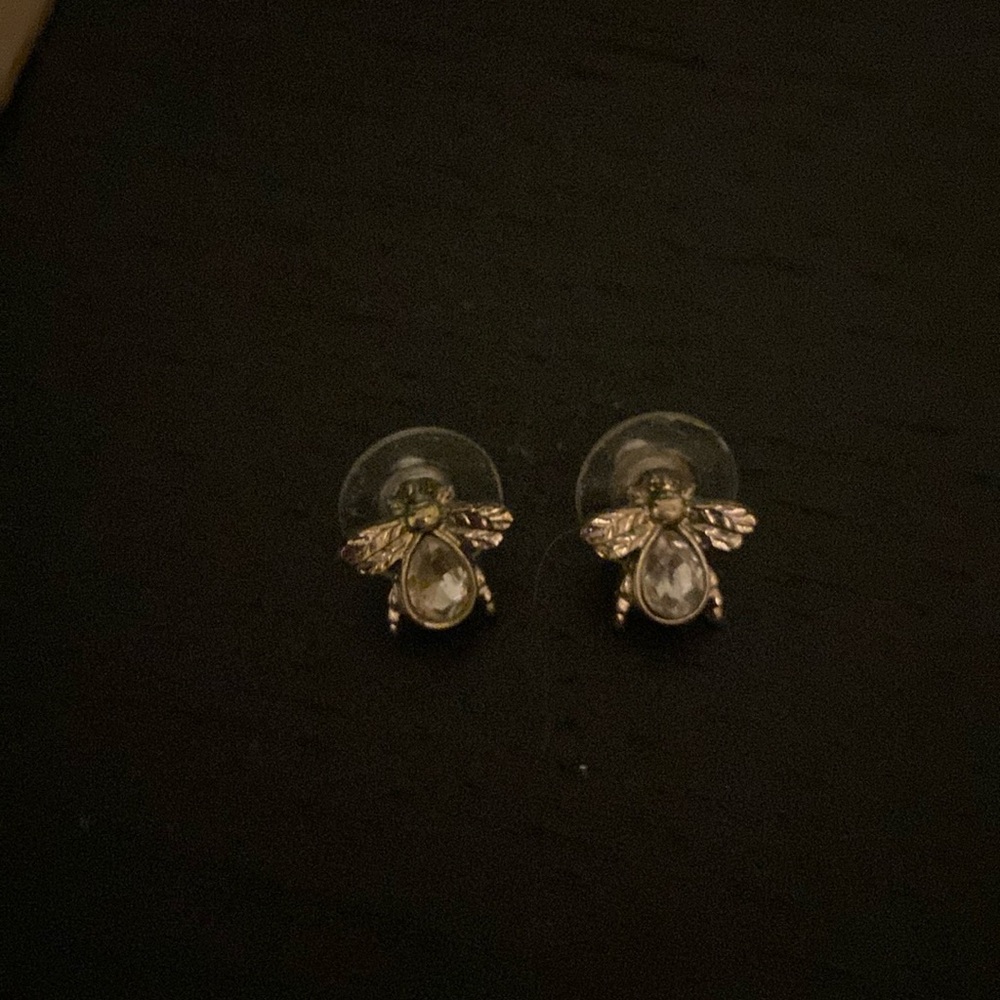 Bumble Bee studs